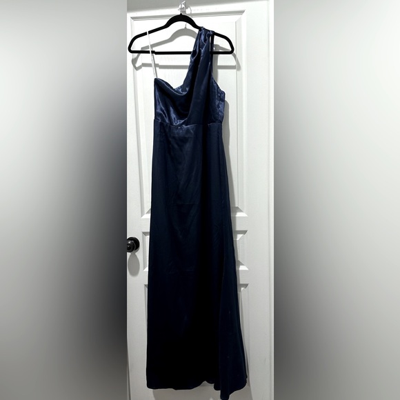 Lulu’s On the Guest List Navy Blue Satin One-Shoulder Maxi Gown B1 - Picture 2 of 14